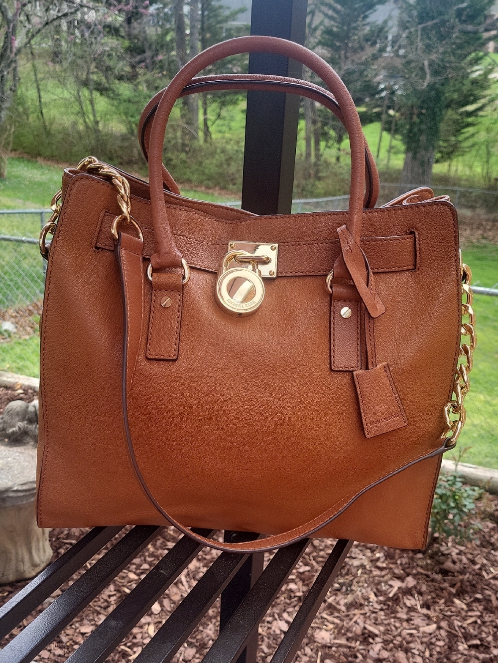 Michael KORS LARGE LEATHER HANDBAG